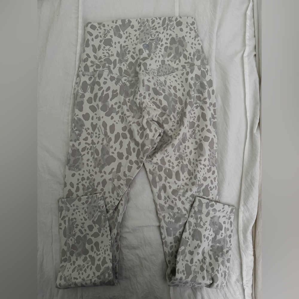 Lululemon White Gray Leopard Print Leggings